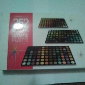 Coastal Scents 252 Ultimate Eye Shadow Palette